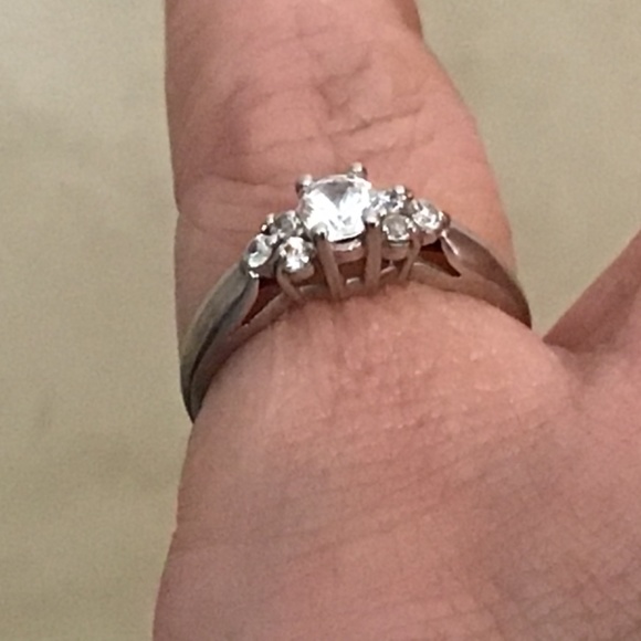 10k White Gold Ring Not Sure If Its Diamond - Picture 8 of 10